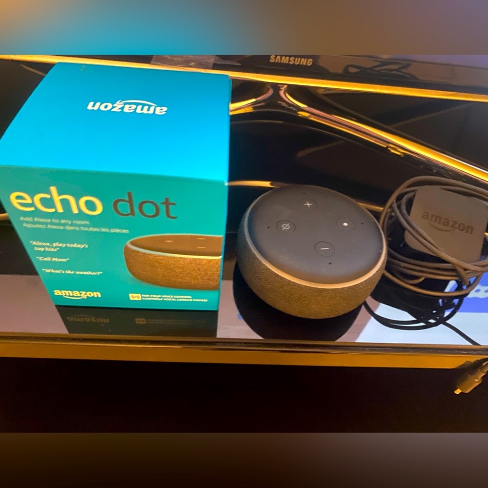 Like New with Box Amazon Echo Dot 3rd generation in black!!